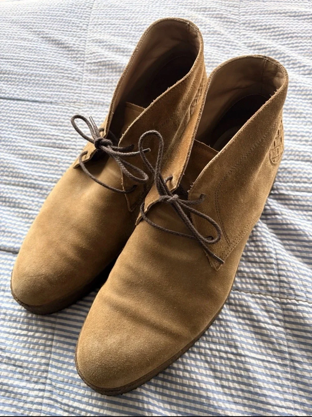 Bottega Veneta Men's Suede Chukka Boots in Camel Brown